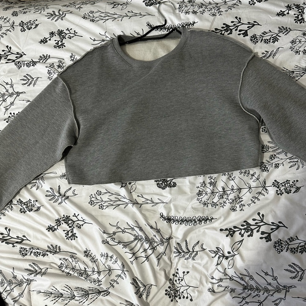 Grey cropped shirt